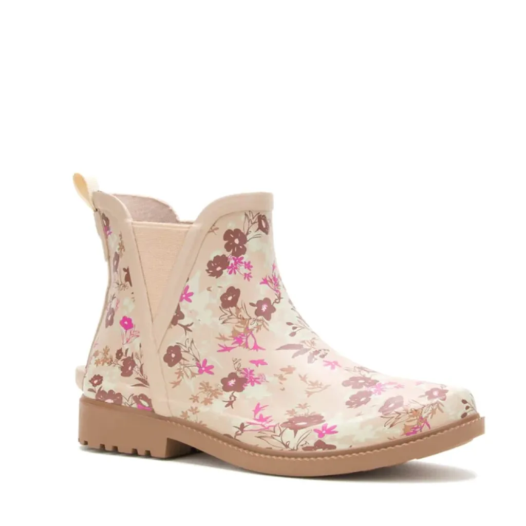 chloe_lo_0.webp Fashion Chloe Lo Women Rain